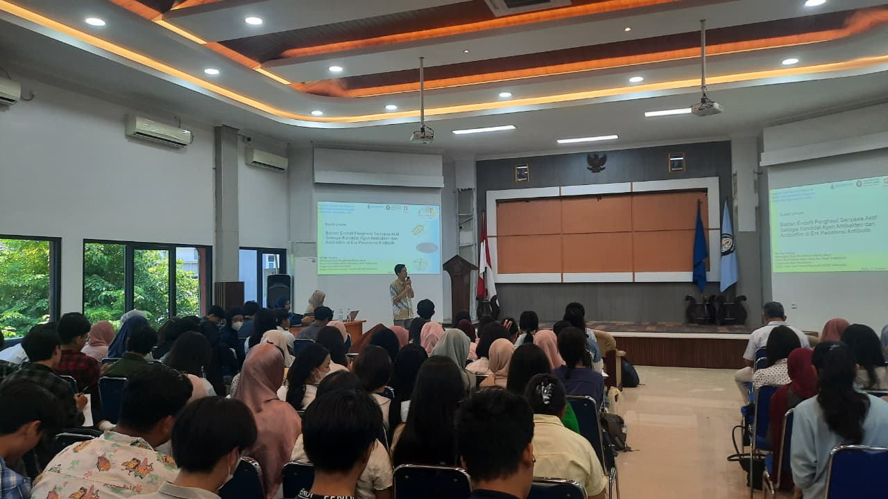 Prodi Bioteknologi UNDIP Kenalkan Riset Krusial Sejak Dini: Kuliah Tamu WCU Program Postdoc Nasional Soroti Isu Bakteri Endofit dan Resistensi Antibiotik