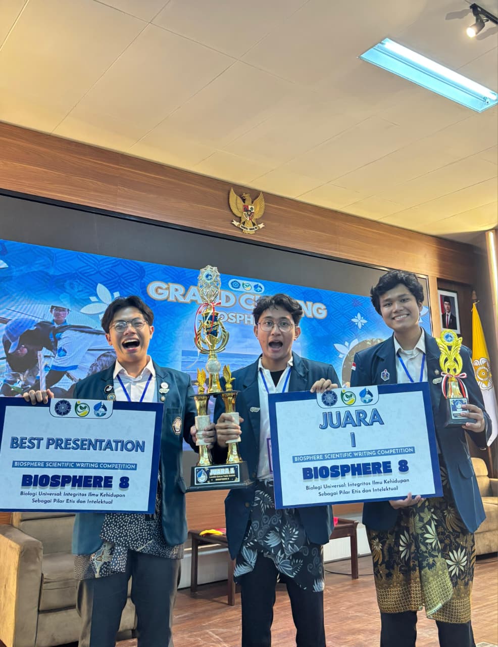 Tim Nasal2Brain Bioteknologi UNDIP Sabet Juara 1 dan Best Presentation di BIOSPHERE VIII UGM 2025